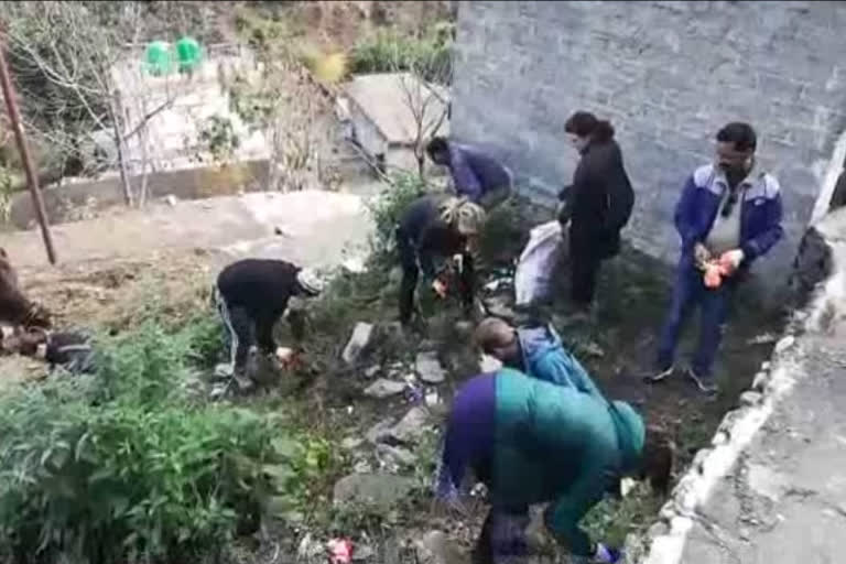 australian-students-cleanliness-campaign-in-mussoorie