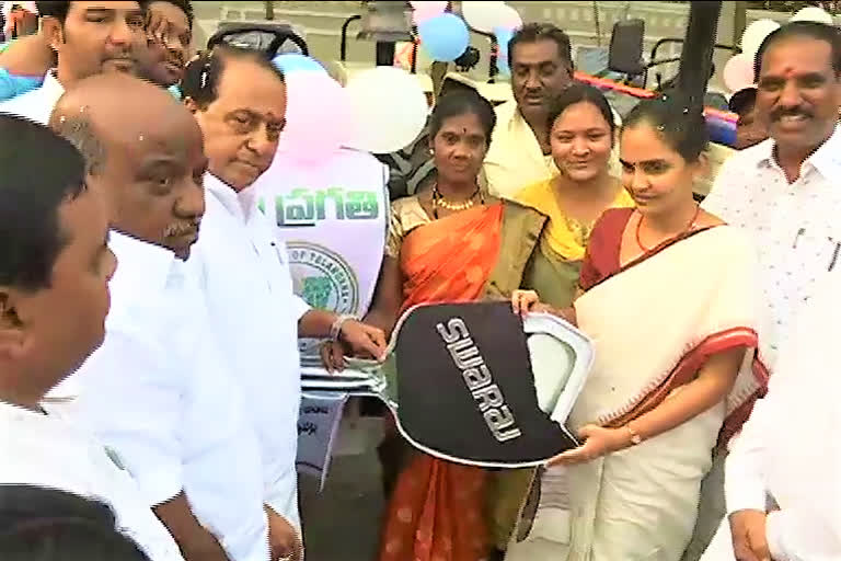 MINISTER INDRAKARAN REDDY DISTRIBUTED TRACTORS IN ADHILABAD