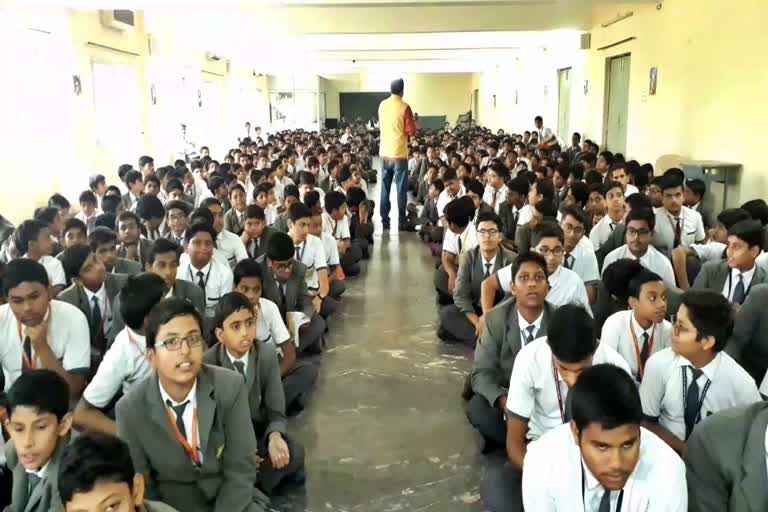 Expert suggestions to school children on cybercrime in bilaspur