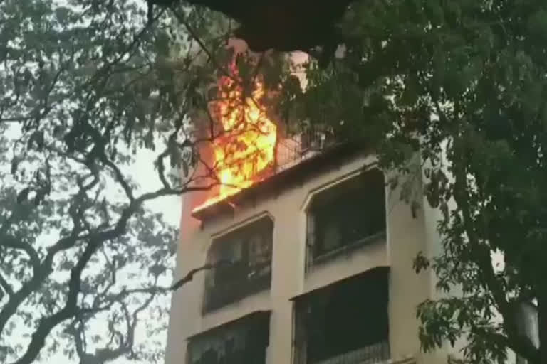 fire-breaks-out-at-a-building-in-ghatkopar-east  fire breaks out at a building  fire breaks out at a building in mumbai  mumbai  recent news in mumbai  മുംബൈയില്‍ കെട്ടിടത്തിന് തീപിടിച്ചു