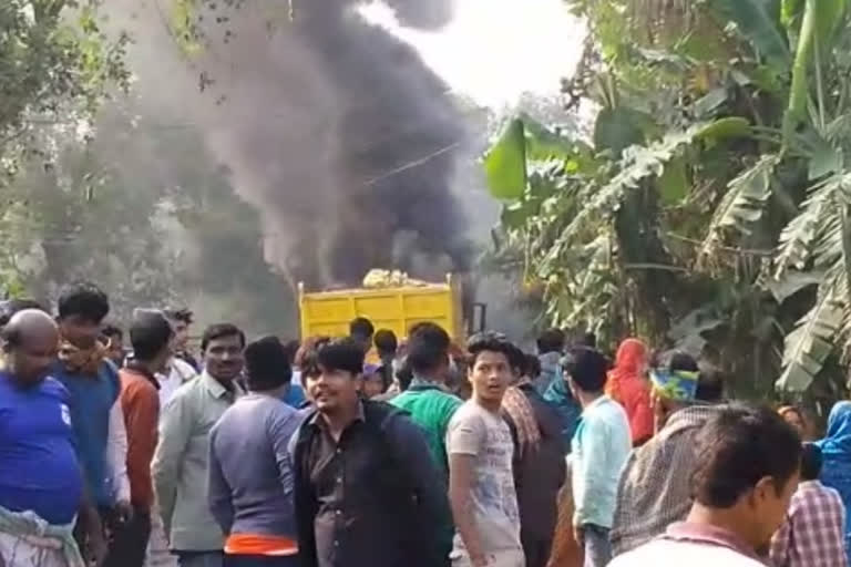 teenage gire died in a road accident in Kolaghat