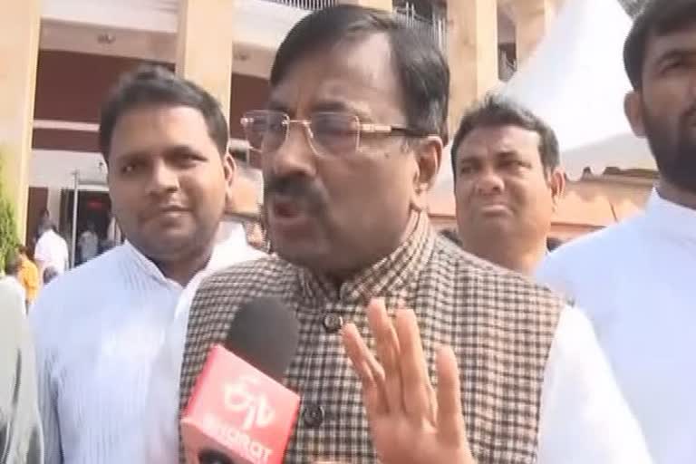 sudhir mungantiwar reacts on ashok chavan' statement