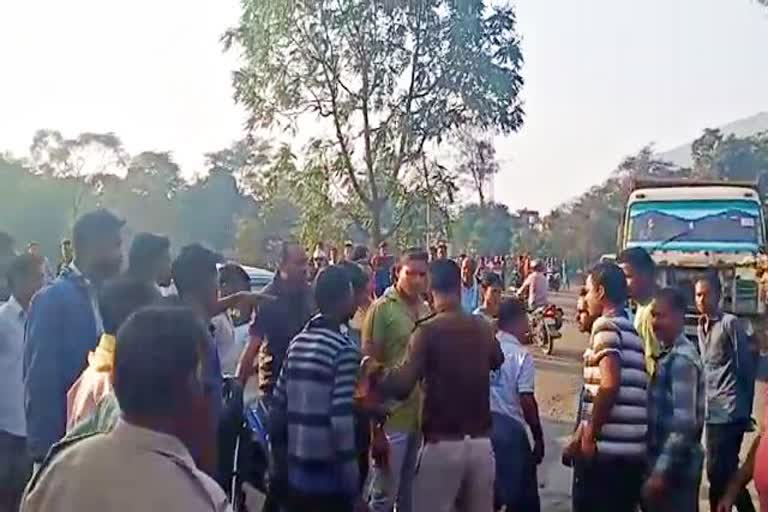 Villagers did Raigad-Kharsia road jam