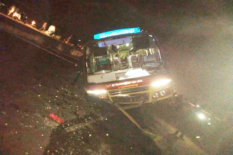 Garment bus accident in gowribidnur