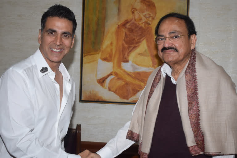 Akshay Kumar meets Vice President M. Venkaiah Naidu in Delhi