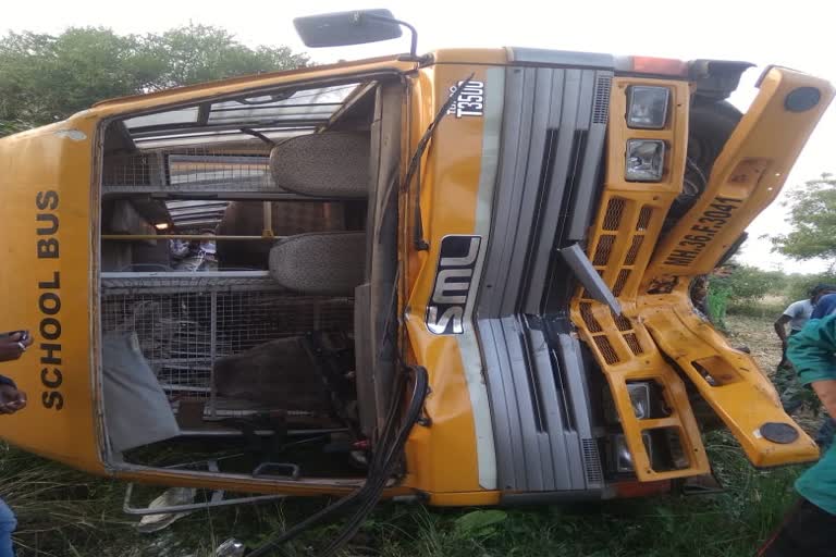 school-bus-accident-in-bhandara