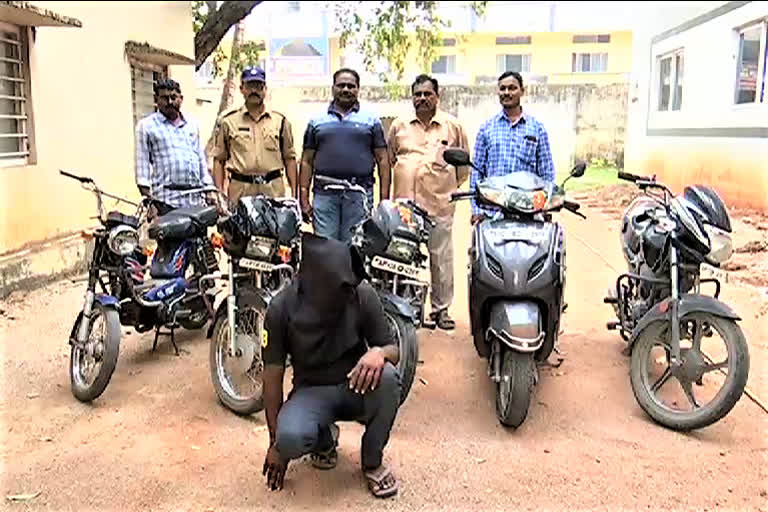 BIKE THIEF ARRESTED IN KARIMNAGAR