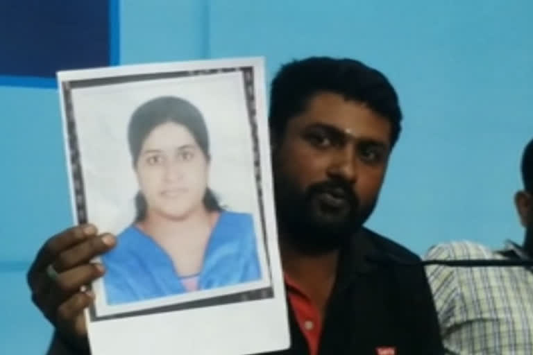 visa cheating case in idukki  വിസ തട്ടിപ്പ് കേസ്‌: പൊലീസ് ഒത്തുകളിക്കുന്നതായി പരാതി  വിസ തട്ടിപ്പ് കേസ്‌  വ്യാജ വിസ  visa cheating