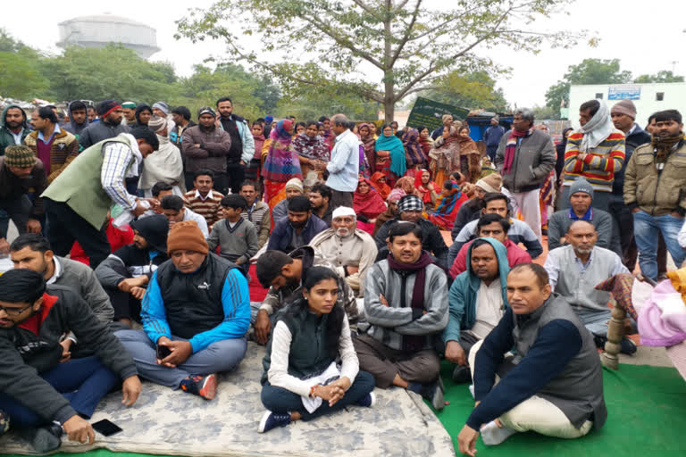 Farmers sitting on protest against Noida Authority's action