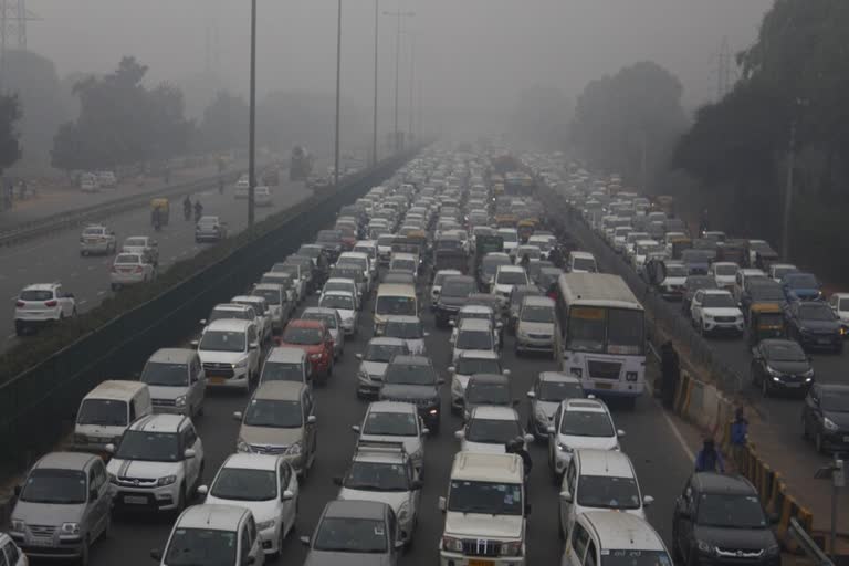 gurugram highway jaam police barricading in delhi caa protest