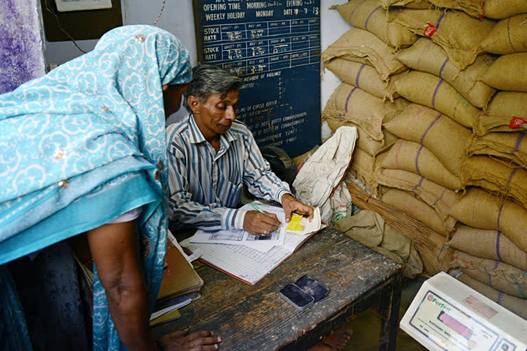 Centre makes standard format for ration cards