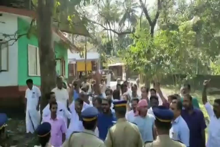 forest office march at kannur regardig with wild elephant attack\  കര്‍ഷകനെ കാട്ടാന അടിച്ചിട്ടു: കണ്ണൂര്‍ വനം വകുപ്പ് ഓഫീസിലേക്ക് കര്‍ഷക മാര്‍ച്ച്