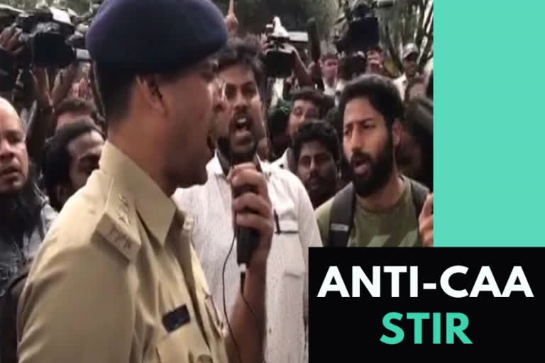 DCP Bengaluru sings National Anthem to disperse protesters