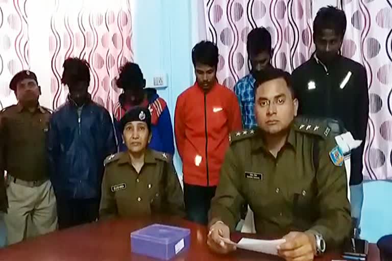 सरायकेला पुलिस, सरायकेला में अपराध, सरायकेला में अपराधी, सरायकेला में अपराधी गिरफ्तार, सरायकेला में गिरफ्तारी, seraikela police, criminals in seraikela, सरायकेला पुलिस की गिरफ्त में अपराधी, सरायकेला एसडीपीओ