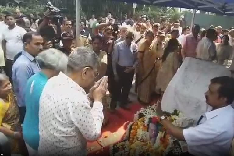 Shriram Lagoo funeral at Pune