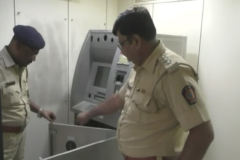 axis bank atm robbery in thane