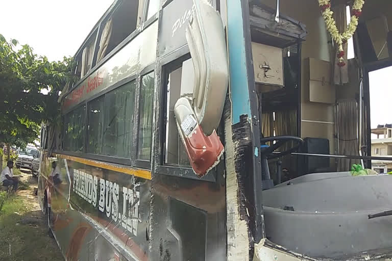 Buss Accident In Chikkaballapur