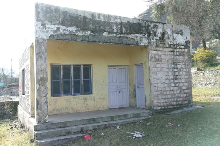 fisheries department building in shambles in mandi, poonch