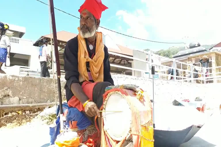 പറകൊട്ടിപ്പാട്ട് ശബരിമല  devotees in sabarimala  പറ കൊട്ടിപ്പാട്ട് ശബരിമല  ശത്രുദോഷമകറ്റാൻ പറ കൊട്ടിപ്പാട്ട്