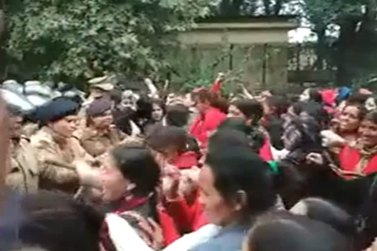 anganwadi-workers-protest-in-dehradun