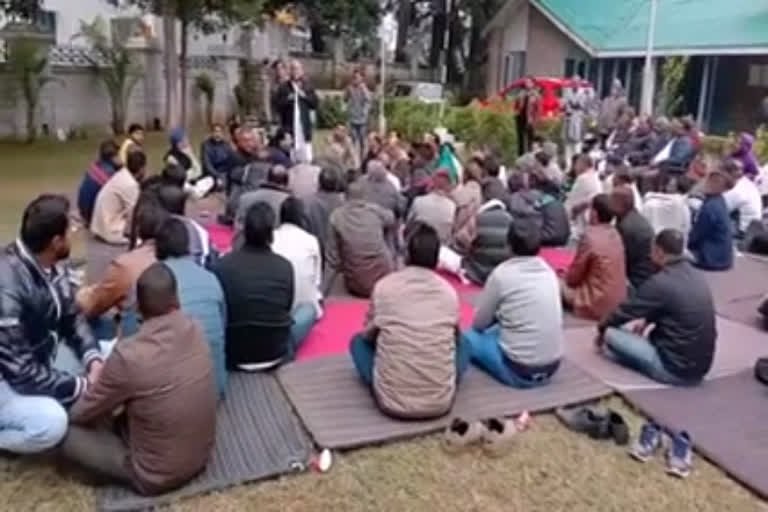 congress workers protest in kangra