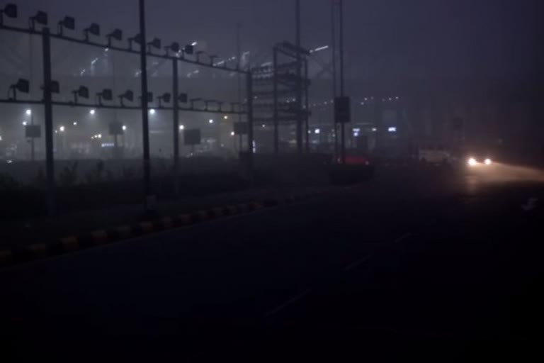 Due to fog flight rout changed at Delhi airport