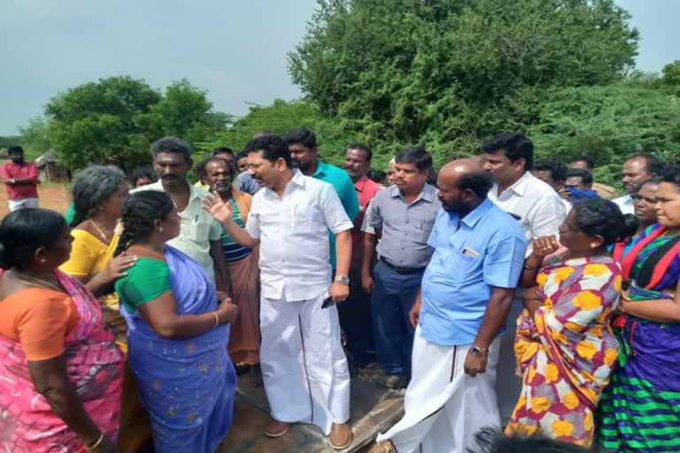 People protesting to block railway corridor at adaikampatti in madurai