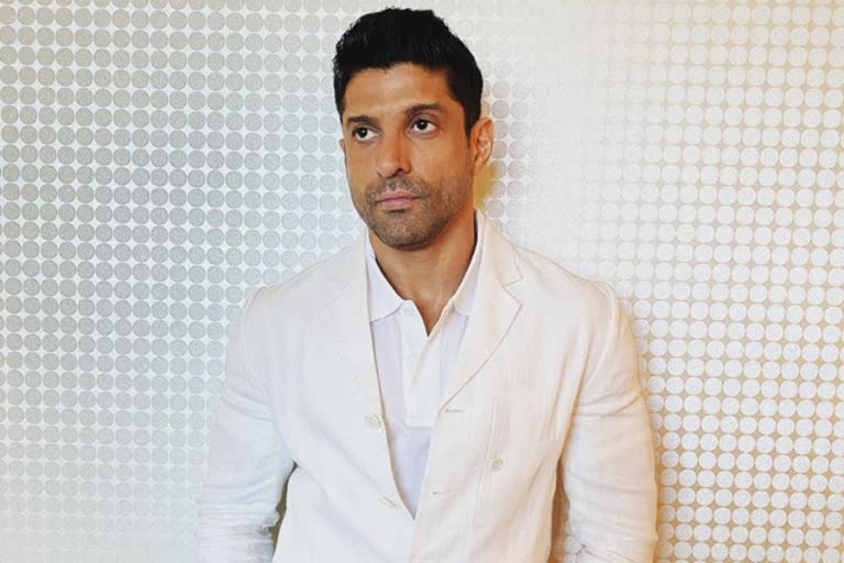 Farhan Akhtar  ഫർഹാൻ അക്തർ  പൗരത്വ ഭേദഗതി നിയമം  ഫർഹാൻ അക്തറിന്‍റെ ട്വീറ്റ്  ഫർഹാൻ അക്തറിനെതിരെ കേസ്  ഫർഹാൻ അക്തറിനെതിരെ പരാതി  ഹിന്ദു സംഘടനാ സ്ഥാപകൻ  കരുണ സാഗര്‍ പരാതി നൽകി  കരുണ സാഗര്‍  ഫർഹാൻ അക്തർ കരുണ സാഗര്‍  Citizen Amendment Act  CAA  Bollywwod actors in CAA  Farhan Akhtar  Farhan Akhtar tweet  Karuna Sagar  case against Farhan Akhtar  Hindu Sanghatan