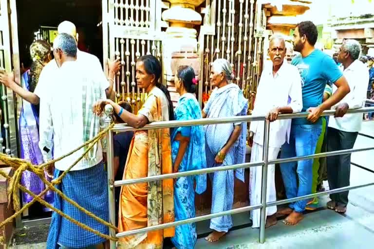 devotees rush at dharmapuri temple