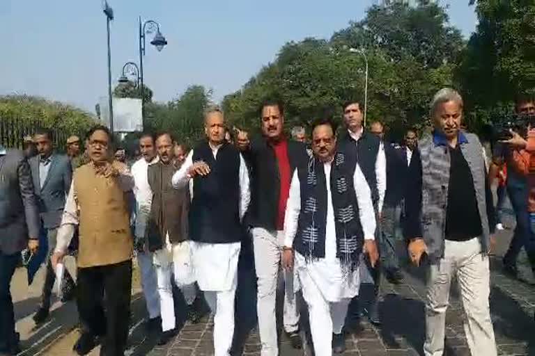 अल्बर्ट हॉल पहुंचे सीएम, CM arrives at Albert Hall