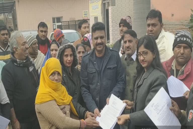 Gohana city council chairperson handover appointment letter to cleaning staff