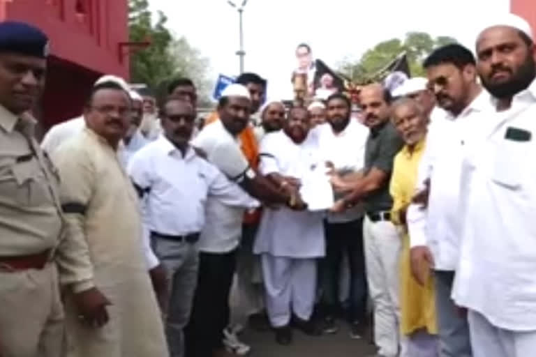 muslim-community-march-to-the-province-office-in-phaltan-taluka