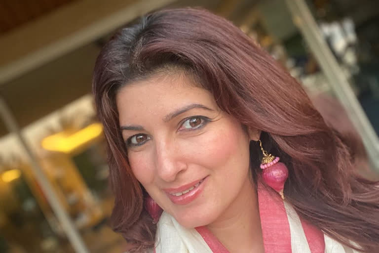 Twinkle Khanna flaunts onion earrings gifted by hubby Akshay