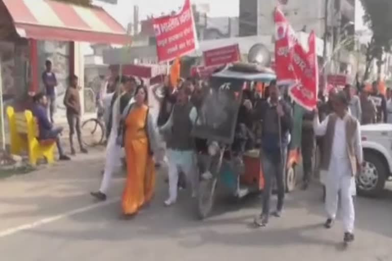 farmers protest for increasing sugarcane rate in karnal