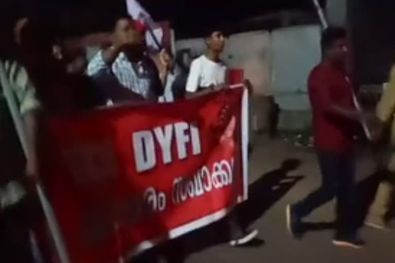 Citizenship Amendment Act  DYFI blockade of National Highway in Alappuzha  പൗരത്വ ഭേദഗതി നിയമം  ഡിവൈഎഫ്ഐ ആലപ്പുഴയിൽ ദേശീയപാത ഉപരോധിച്ചു