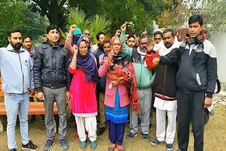 kurukshetra university cleaning staff protest