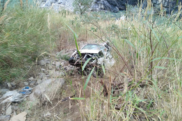 car accident in Jeori shimla news, शिमला के ज्यूरी में कार दुर्घटना की न्यूज