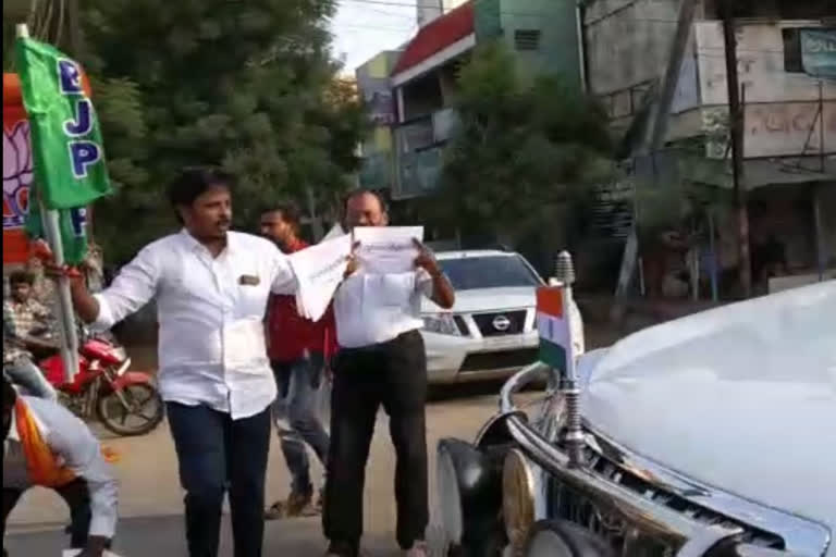 BJP workers blocked Stalin's car