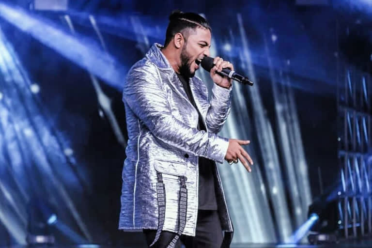 Raftaar criticises CAA amid gig in Mumbai