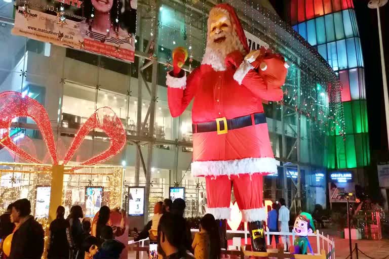 Christmas is being celebrated in raipur Magneto Mall