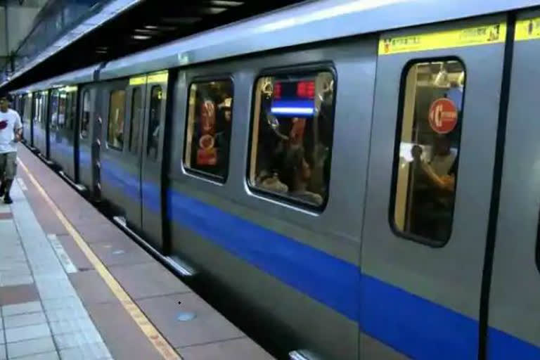 Technical fault in blue line of delhi metro