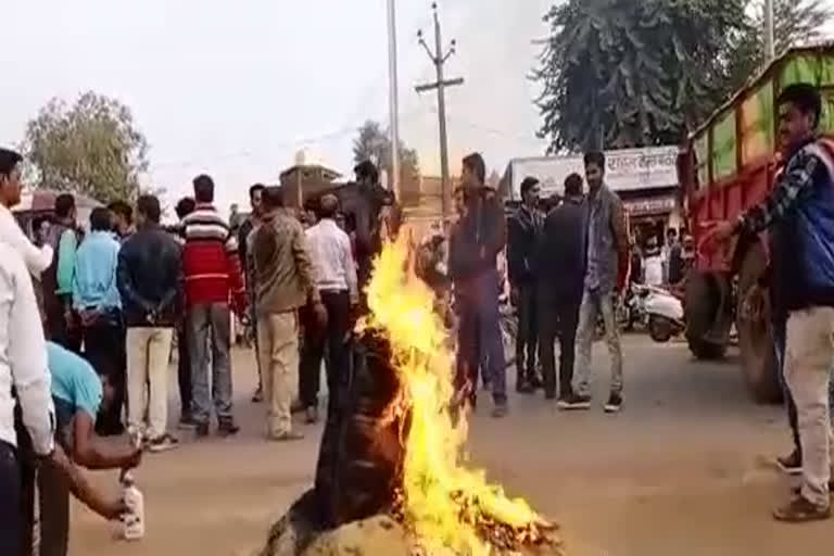 farmers burn paddy