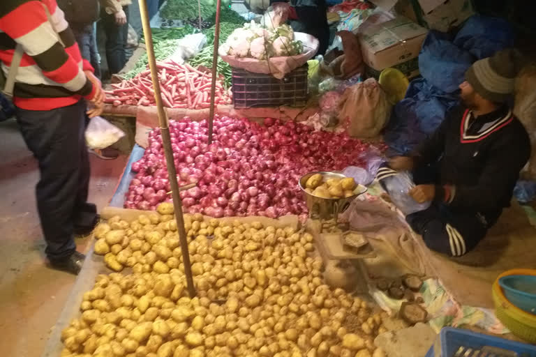 onion price hiked in delhi