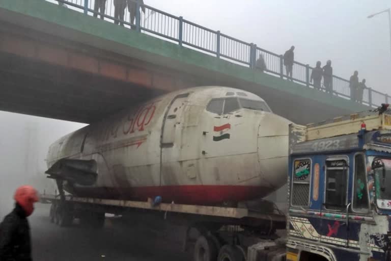 india-post-aircraft-stuck-under-durgapur-bridge