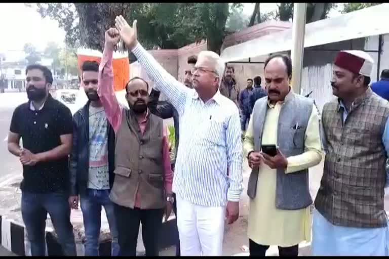 Former MLA Surendranath Singh protested over adulteration of milk in bhopal