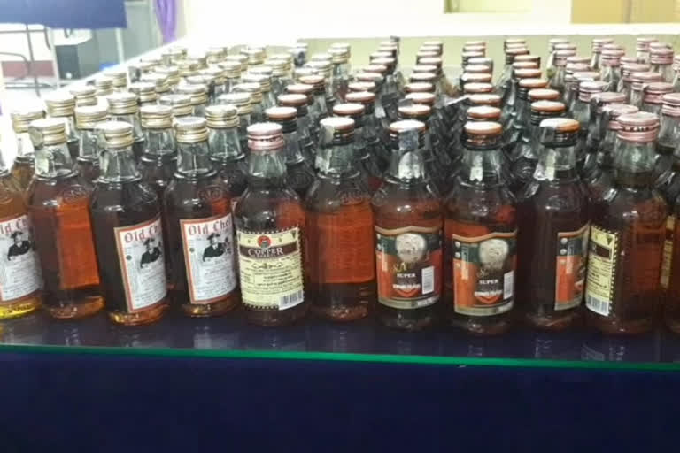 1500 bottles seized from liquor dealers by police