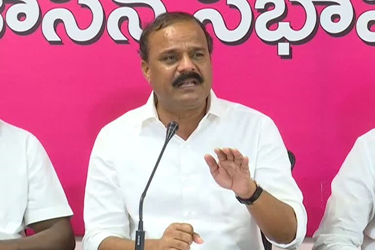 trs leader karne fires on uttam kumar reddy over municipal elections