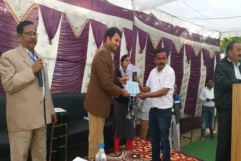 Collector distributes certificates to newly elected councilors