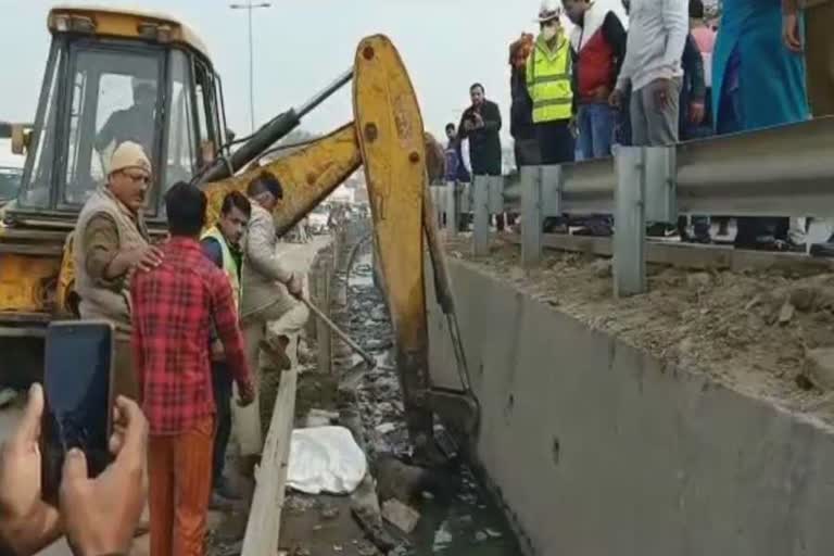 Dead body found on Delhi Gurugram highway