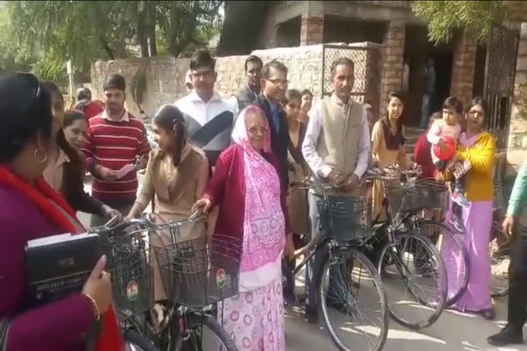 Girls cycle delivery ceremony, राजकीय माध्यमिक विद्यालय बलदेव नगर